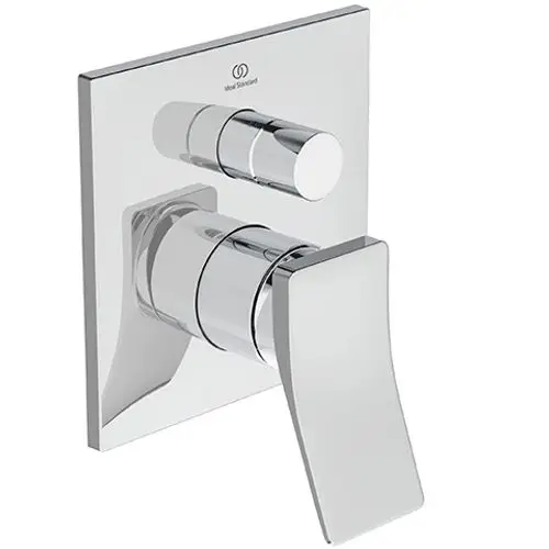 Wandmontierte Badezimmerarmatur in Chromausführung von Ideal Standard mit einem Bedienhebel und Temperaturregelung. Minimalistisches Design.